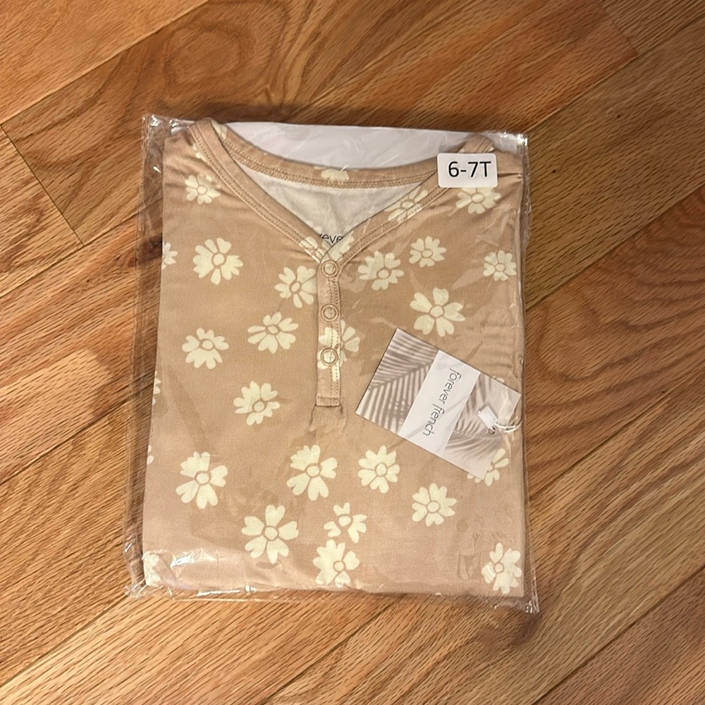 Forever French two piece bamboo pajama lazy daisy size 6-7